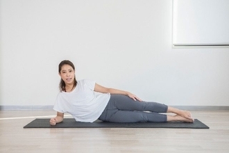 ぽっこり下腹がスッ…と引き締まる。１日１分【大人の体型悩みを救う】簡単ポーズ