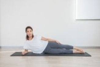 ぽっこり下腹がスッ…と引き締まる。１日１分【大人の体型悩みを救う】簡単ポーズ