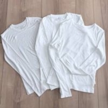 １枚で暖かく“重たく見えない”。【ユニクロ＆GU】40代の冬コーデ着膨れ対策に「白インナー」３選