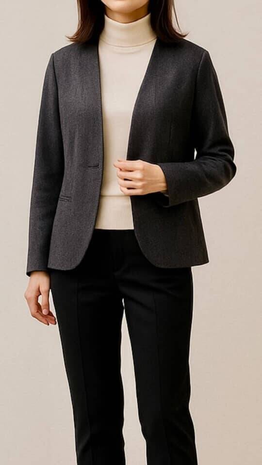 まだ冬コートは早いけど寒い！“秋アウター難民”を救う「若返り＆細見え」正解コーデ３選