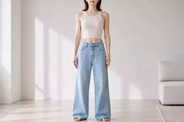 【朝から体が重い日が続いている…】立ったまま30秒。ヨガの「山のポーズ」で姿勢を整える簡単習慣