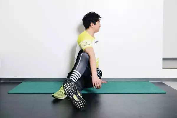 「腰周りの贅肉対策に。１日１分【ウエストのくびれキープに役立つ】簡単ストレッチ」の画像