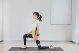 「腰まわりの重見え対策に。１日１セット【姿勢筋をリセットする】簡単ストレッチ」の画像1