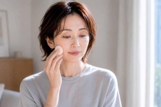 【40代・50代】今っぽい顔を作るカギは“仕上げのひと手間”。夏メイクを格上げする３つのポイント