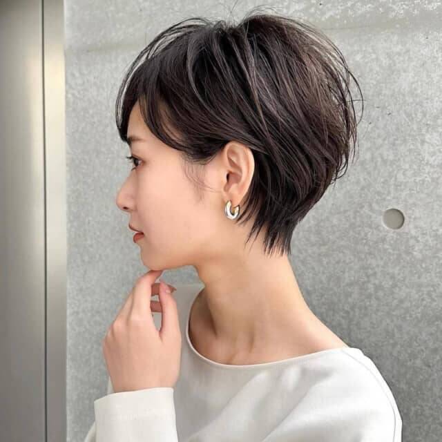 おしゃれな大人顔を演出。若見えする【最旬きれいめショートヘア】を作る２つのキーワード