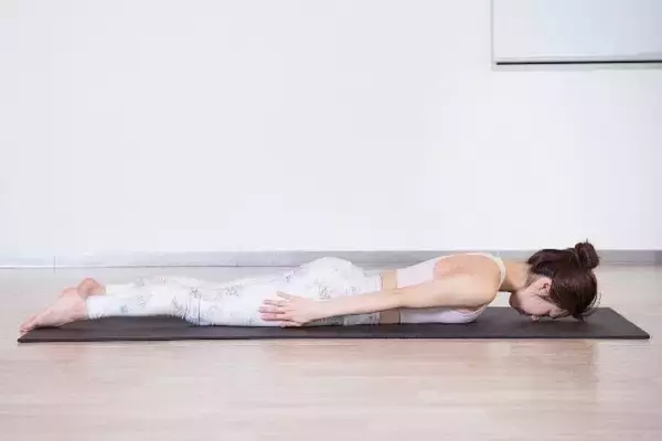 「呼吸が浅い人ほど試してほしい。１日10回【背中の筋肉＆体幹を丸ごと鍛える】簡単エクササイズ」の画像