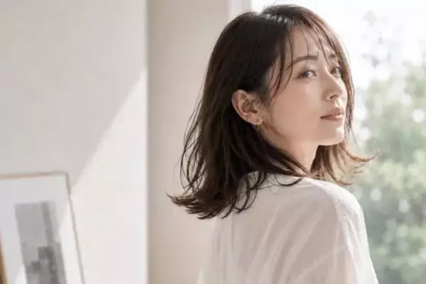 「“きれいに巻く”はもう古い？今っぽい40代・50代ヘアは「毛先」が鍵」の画像
