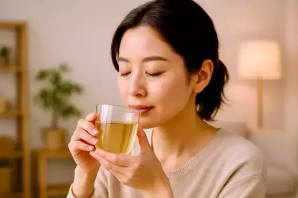 「なぜ“冬の大人肌”は突然ゆらぐ？ストレスが肌に出る理由＆今日からできる「整えスキンケア」」の画像