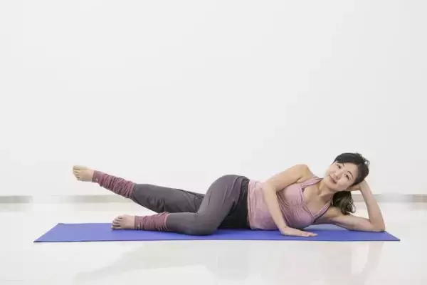 「“内ももの贅肉が落ちない”を卒業。１日５回【太ももラインがすっきり整う】簡単エクササイズ」の画像