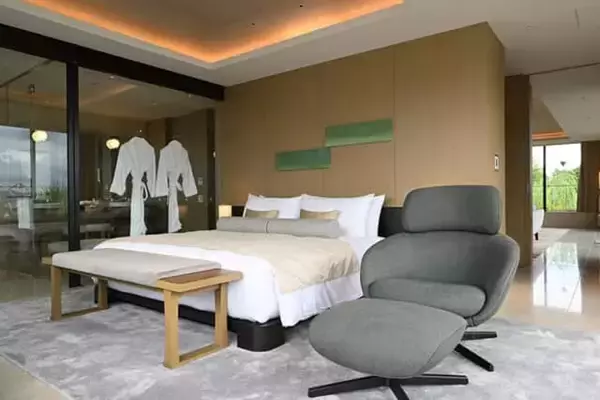 「客室から絶景。八坂の塔を独占できる特別感。【ザ･ホテル青龍 京都清水】のテラス付スイートルーム」の画像