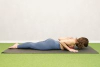 後ろ姿が見違える。１日３セット【コリ・ハリをほぐして細見え背中に導く】簡単ポーズ