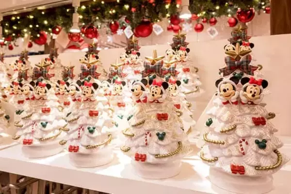 「キュートなミッキー＆フレンズも要注目。今年も【ディズニーストア】はクリスマス限定アイテム盛りだくさん」の画像