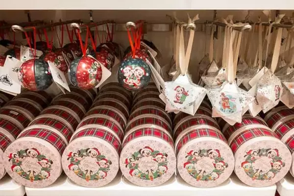 「キュートなミッキー＆フレンズも要注目。今年も【ディズニーストア】はクリスマス限定アイテム盛りだくさん」の画像