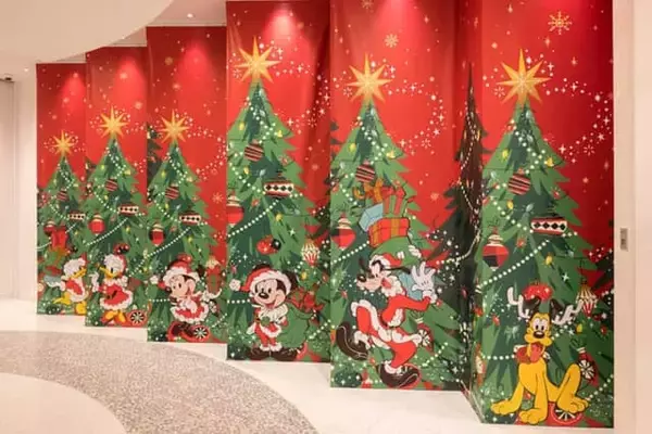 「キュートなミッキー＆フレンズも要注目。今年も【ディズニーストア】はクリスマス限定アイテム盛りだくさん」の画像