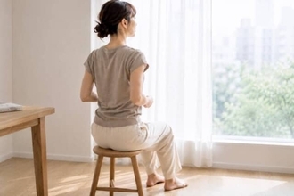 背中が丸くなってきた？40代以降に見直したい“後ろ姿”の整え方