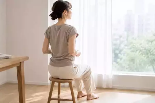 背中が丸くなってきた？40代以降に見直したい“後ろ姿”の整え方