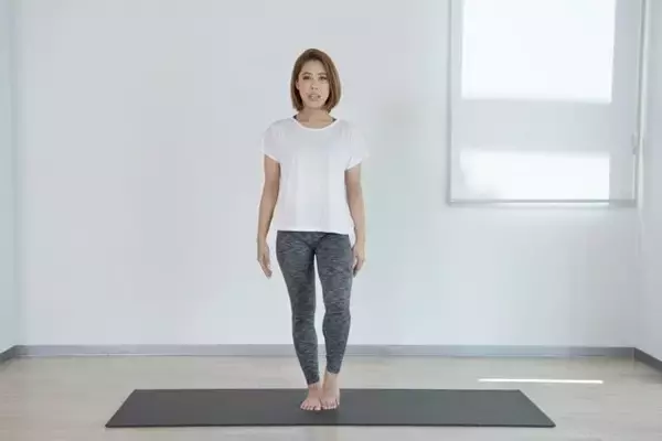 下半身を引き締めてスラリ美脚へ！１日１分【脚のラインが変わる】簡単ポーズ