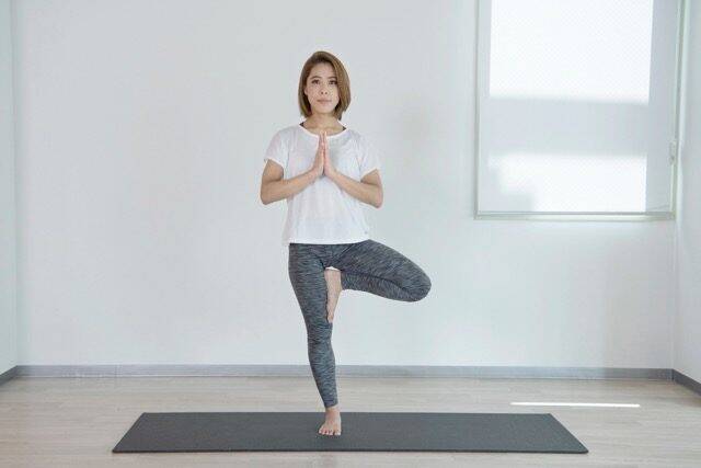 下半身を引き締めてスラリ美脚へ！１日１分【脚のラインが変わる】簡単ポーズ