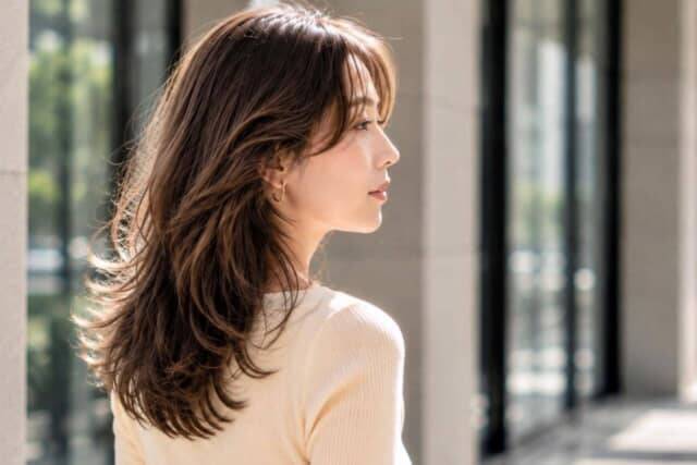 夏服はそのままでも、髪だけ少し秋へ。2026晩夏、大人ヘアで変えたい３つのこと