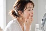 「朝のスキンケア、まだ“保湿しすぎ”てない？初夏に増える“ベタつき肌”問題」の画像1