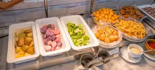「沖縄グルメや宮古島の郷土料理をそろえる朝食ビュッフェ。【宮古島来間リゾート シーウッドホテル】」の画像