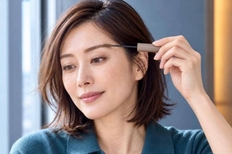 眉マスカラ、最初から毛流れどおりでいい？正解は「逆方向→順方向」の２段階です