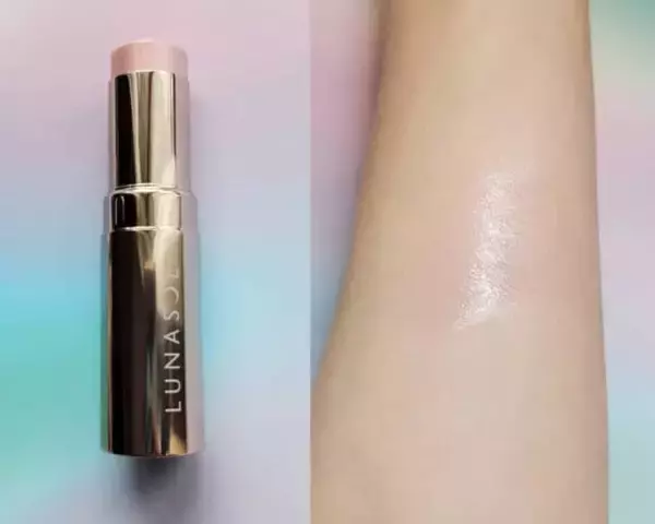 「くすみも疲れ顔も瞬時にリセット！大人の肌を多幸感で満たす「カラー補整コスメ」３選」の画像