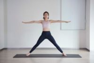 下半身が重く感じる人へ。１日１セットで巡りを促す【股関節をほぐす】簡単ポーズ