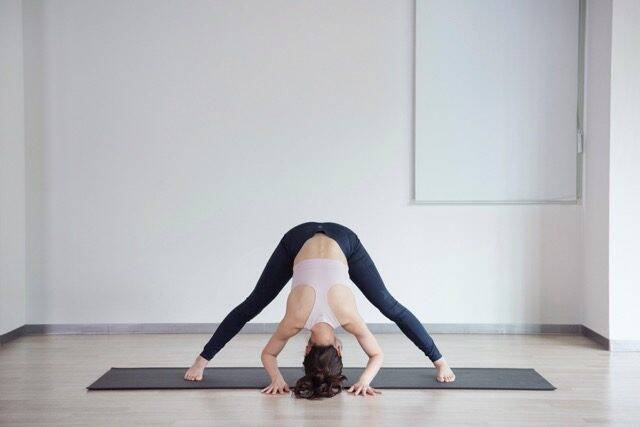 下半身が重く感じる人へ。１日１セットで巡りを促す【股関節をほぐす】簡単ポーズ