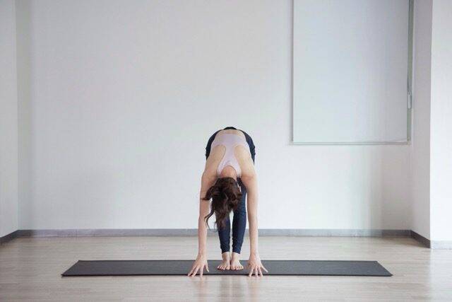 下半身が重く感じる人へ。１日１セットで巡りを促す【股関節をほぐす】簡単ポーズ