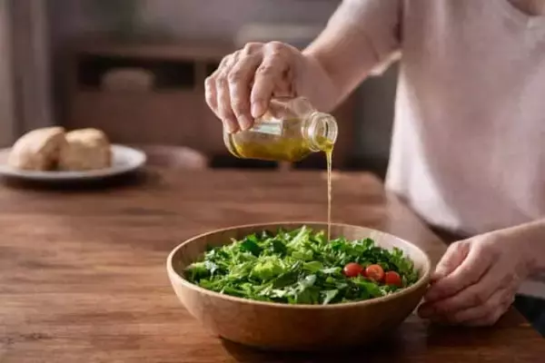 “サラダ中心なら太らない”と思っていた…。40代女性が続けた“ヘルシーダイエット”の誤算