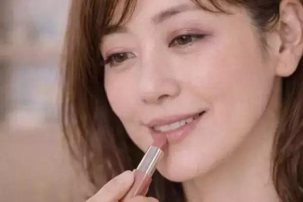 「親戚・義実家でも好印象。きちんと見えして今っぽい「大人の年末年始メイク」」の画像