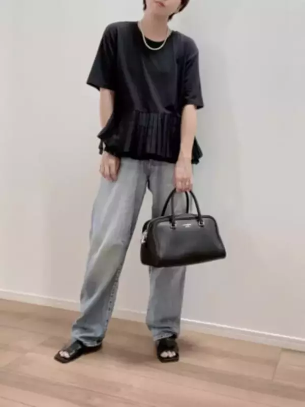 「Tシャツなのにほんのりドレッシー.。微糖で大人っぽい【ZARA】裾プリーツカットソー」の画像