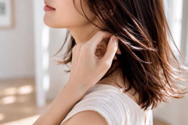 髪にはツヤがあるのにアカ抜けない？大人世代が見直したい“毛先の仕上げ方”
