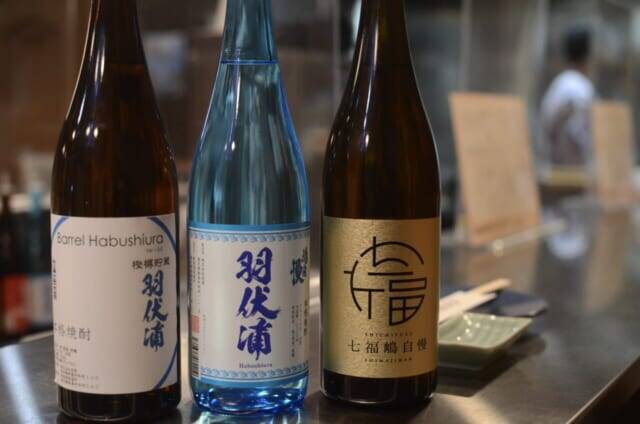 まるで南国リゾート。青い海と白い岩の絶景を味わう【東京・新島】の旅