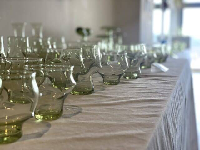 まるで南国リゾート。青い海と白い岩の絶景を味わう【東京・新島】の旅