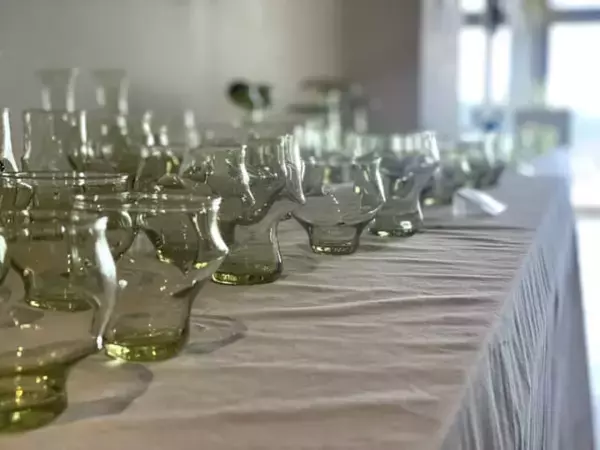 「まるで南国リゾート。青い海と白い岩の絶景を味わう【東京・新島】の旅」の画像