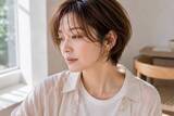 「前髪あり or 前髪なし、2026初夏に若見えする大人ショートヘアの正解」の画像1