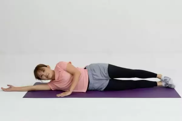 「太ももが太い」を解決へ。１日１セット【内もも＆外ももを同時に引き締める】簡単エクササイズ