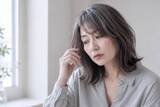 「白髪ぼかしにしたら疲れて見える？40代・50代の“くすみヘアカラー”問題」の画像1