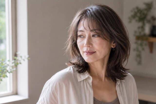 白髪ぼかしにしたら疲れて見える？40代・50代の“くすみヘアカラー”問題