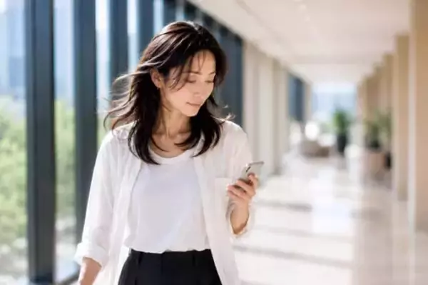 最近よく聞く“顔まわりレイヤー”って何？大人世代におすすめの理由を解説