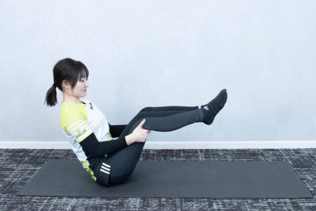 ぽっこりお腹が凹んでいく。１日３回【効率良く腹直筋を強化する】簡単習慣