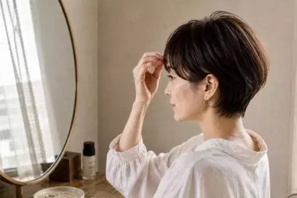 ショートヘアなのに時代遅れ感？2026初夏、大人世代が意識すべき“シルエット設計”
