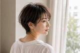 「ショートヘアなのに時代遅れ感？2026初夏、大人世代が意識すべき“シルエット設計”」の画像2