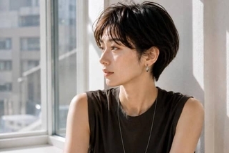 ショートヘアは「耳まわり」で垢抜ける。2026夏、大人が意識したい３つのこと