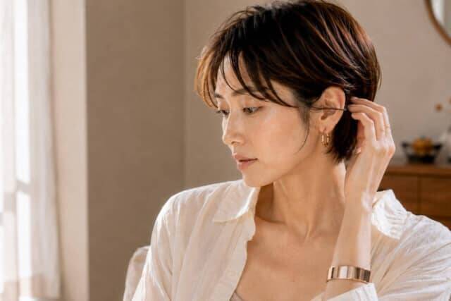 ショートヘアは「耳まわり」で垢抜ける。2026夏、大人が意識したい３つのこと