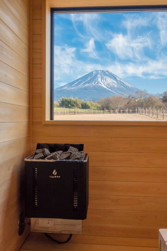 全棟が富士山ビュー＆絶景サウナも魅力。【グランピングB＆V 富⼠⼭河⼝湖】は驚くほど広いドッグランも