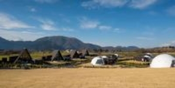 全棟が富士山ビュー＆絶景サウナも魅力。【グランピングB＆V 富⼠⼭河⼝湖】は驚くほど広いドッグランも