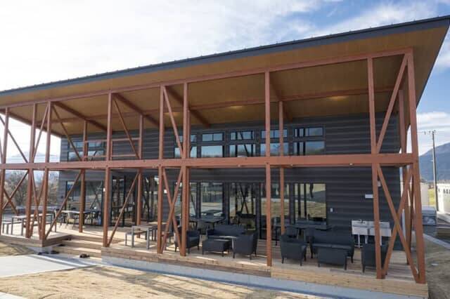 全棟が富士山ビュー＆絶景サウナも魅力。【グランピングB＆V 富⼠⼭河⼝湖】は驚くほど広いドッグランも